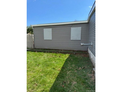 Investor special! 4-bedroom, 2-bath property situated on a - photo 22