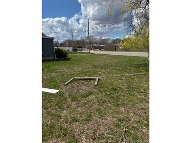 Investor special! 4-bedroom, 2-bath property situated on a - photo 24