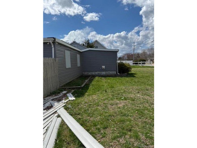 Investor special! 4-bedroom, 2-bath property situated on a - photo 25