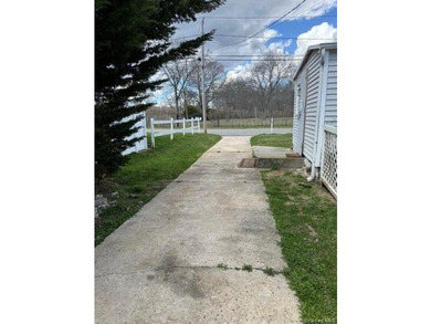 Investor special! 4-bedroom, 2-bath property situated on a - photo 26