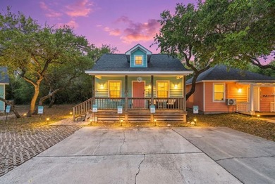 Coastal Cottage Retreat Near Copano Bay! Discover your perfect - photo 1