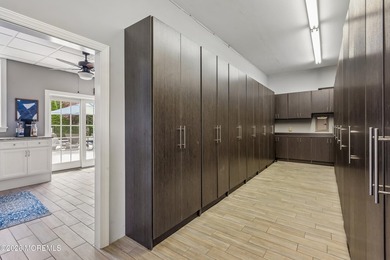 Welcome to prestigious Cranmore Manor where luxury living meets - photo 36