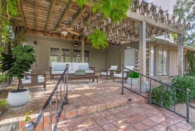 (private lake, pond, creek) Home Active Under Contract in Comfort Texas