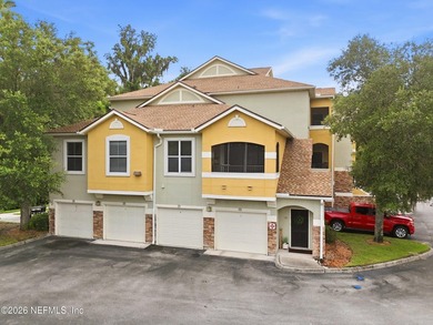 Beautifully updated 2 bedroom, 1 bath two-story corner unit - photo 2