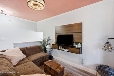 Beautifully updated 2 bedroom, 1 bath two-story corner unit - photo 6