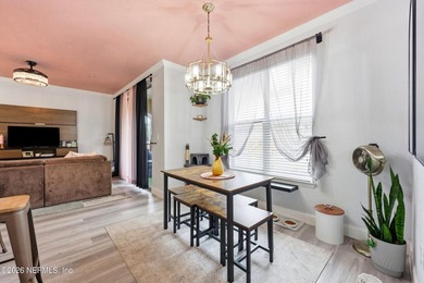 Beautifully updated 2 bedroom, 1 bath two-story corner unit - photo 8