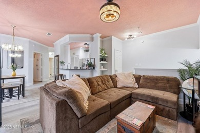Beautifully updated 2 bedroom, 1 bath two-story corner unit - photo 9