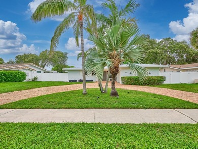 Welcome to your charming and bright Royal Oak Hills home in Boca - photo 6