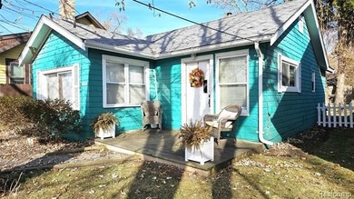 Portage Lake - Washtenaw County Home Active Under Contract in Pinckney Michigan