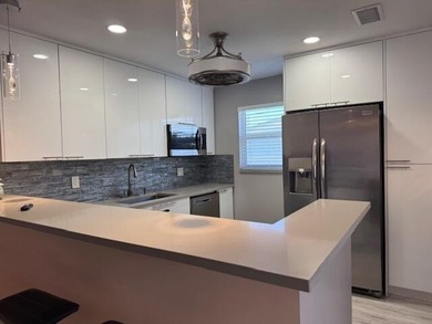 Ouah ! $1 Million view ! Don't miss the opportunity to own your