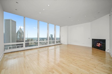 Rarely Available Pentier-Level Residence with Breathtaking Lake - photo 6