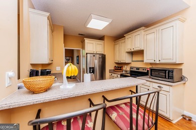 Welcome to your ideal retreat at Lake Sinclair, offering space - photo 7