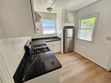Two homes on one lot. Located in San Jose, the front home is a 3 - photo 4