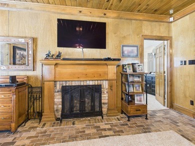 A true sanctuary for both horse lovers & lake enthusiasts, this - photo 15