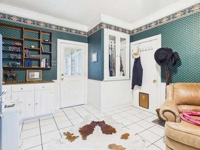 A true sanctuary for both horse lovers & lake enthusiasts, this - photo 27