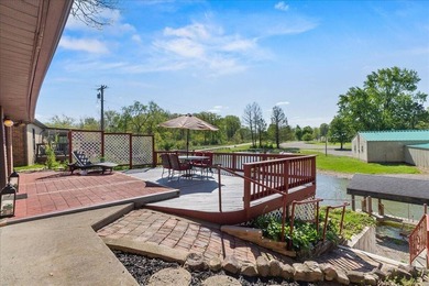Welcome to Blue Heron Cove! This prestigious, tree-lined street - photo 43