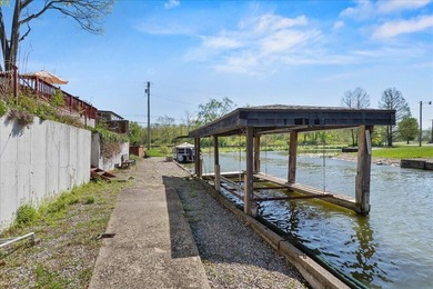 Welcome to Blue Heron Cove! This prestigious, tree-lined street - photo 46