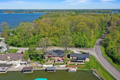 Welcome to Blue Heron Cove! This prestigious, tree-lined street - photo 50