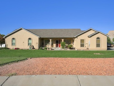 Lots of modern comfort on a large lot is ready to be yours in - photo 2