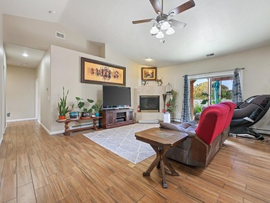 Lots of modern comfort on a large lot is ready to be yours in - photo 4