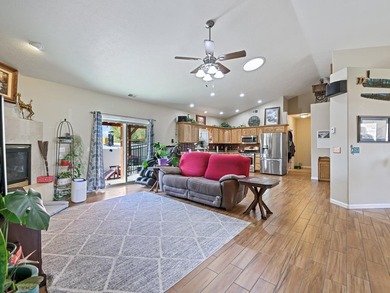 Lots of modern comfort on a large lot is ready to be yours in - photo 5