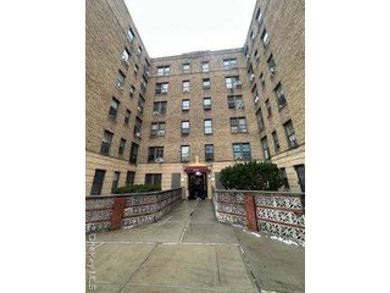 Prime Location Center of Flushing 5 Min to LIRR (Murray Station - photo 1