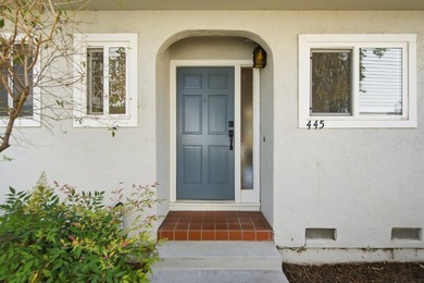 Rare opportunity to own a beautifully remodeled townhouse-style - photo 2