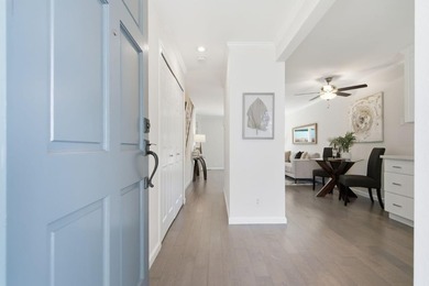 Rare opportunity to own a beautifully remodeled townhouse-style - photo 3