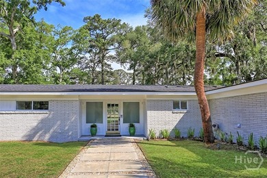 Clean lines and unmistakable mid-century vibes define this - photo 4