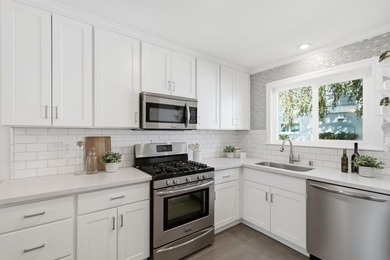Rare opportunity to own a beautifully remodeled townhouse-style - photo 5