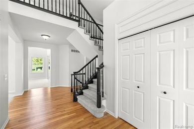 *****A CAPE-COD HOME (MASTER BEDROOM ON THE MAIN - photo 4