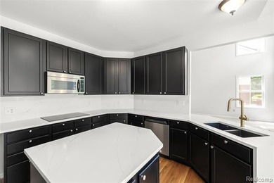 *****A CAPE-COD HOME (MASTER BEDROOM ON THE MAIN - photo 9