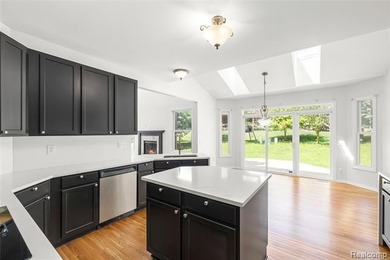 *****A CAPE-COD HOME (MASTER BEDROOM ON THE MAIN - photo 10