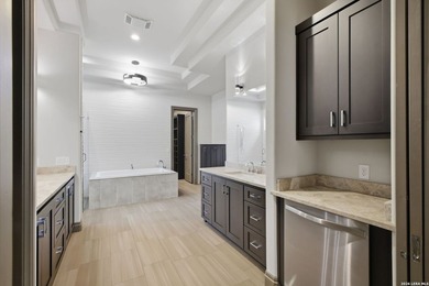 Luxury living in Dominion! Sprawling 1-story - photo 27