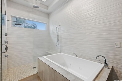 Luxury living in Dominion! Sprawling 1-story - photo 31