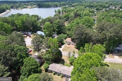 Investor special! Situated on approx. 0.44acre lot with existing - photo 2