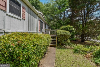 Investor special! Situated on approx. 0.44acre lot with existing - photo 5