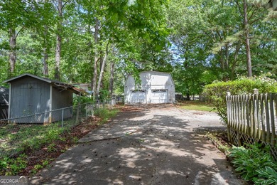 Investor special! Situated on approx. 0.44acre lot with existing - photo 6