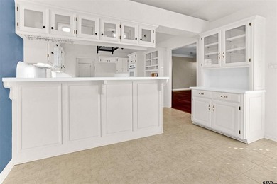 Welcome to 532 Dogwood Lane in the gated Hideaway Lake - photo 7