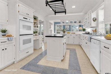 Welcome to 532 Dogwood Lane in the gated Hideaway Lake - photo 10