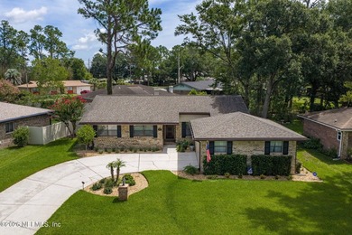 Location, location, location! This beautifully maintained brick - photo 1