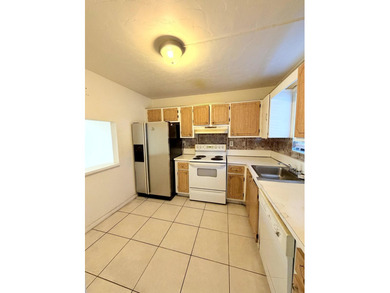 NEW PRICE!! First Floor 2 bedroom / 2 Bath unit. Tile Floors - photo 5