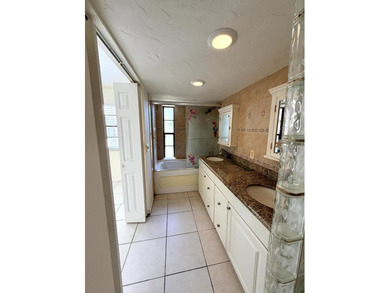 NEW PRICE!! First Floor 2 bedroom / 2 Bath unit. Tile Floors - photo 10