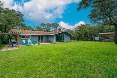Welcome to this beautifully updated coastal rambler, where - photo 5