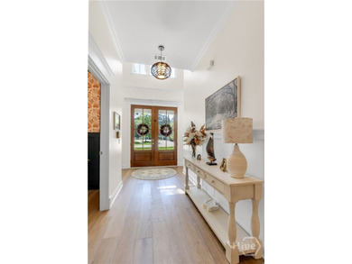 $10,000 TOWARDS CLOSING COSTS! Welcome to this stunning like-new - photo 7