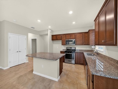 Welcome to this beautifully maintained 2-bedroom plus den - photo 8