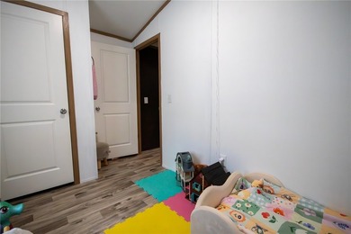 This charming 3-bedroom, 2 full bath single-wide home offers - photo 15