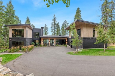 Tucked away in a secluded private cul-de-sac, this 1.71-acre - photo 23