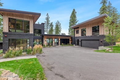 Tucked away in a secluded private cul-de-sac, this 1.71-acre - photo 24