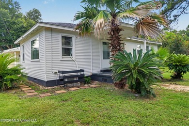 Beach Cottage Charm! Don't miss this adorable, move-in-ready - photo 5